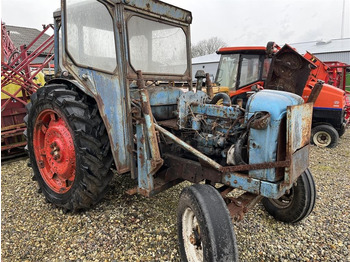 Traktor FORD