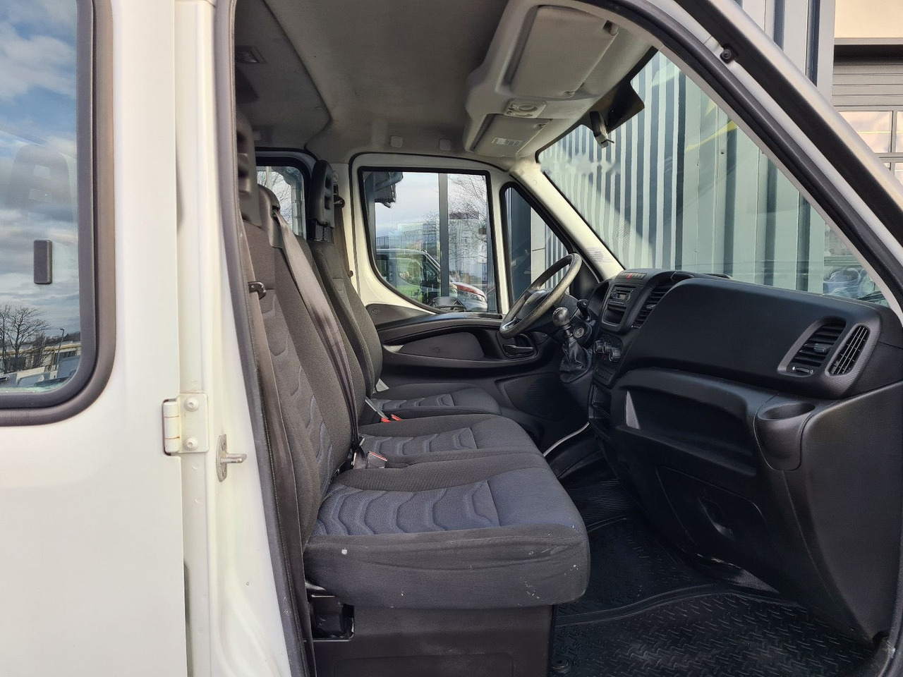 Lizing IVECO Daily 35 C15 Doka Curtain side IVECO Daily 35 C15 Doka Curtain side: slika 13