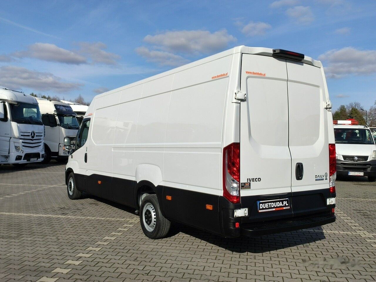 Lizing IVECO Daily 35 S17 IVECO Daily 35 S17: slika 12
