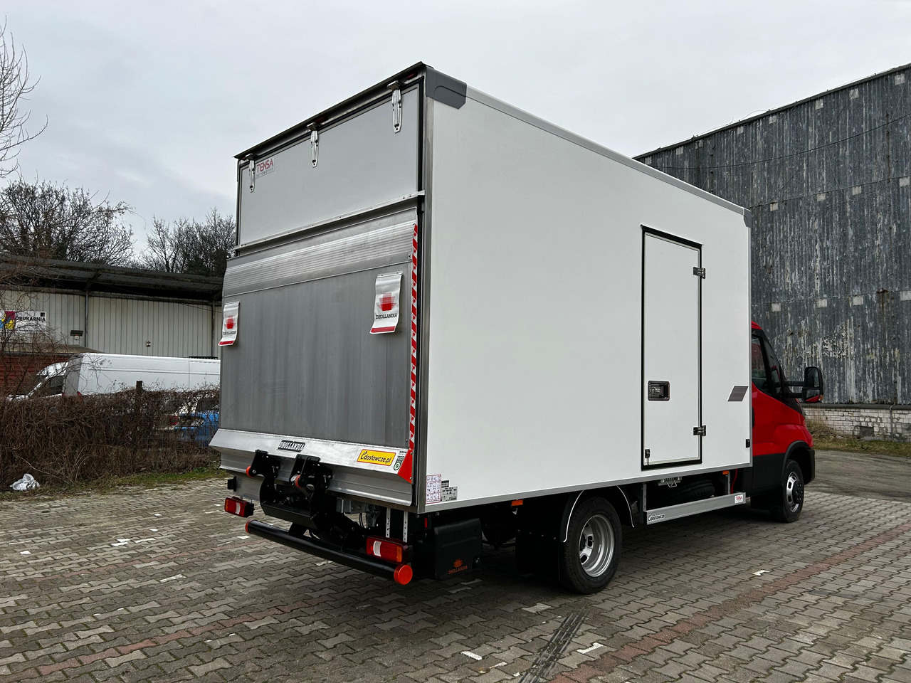 Novu Dostavno vozilo sa zatvorenim sandukom Iveco Daily 50C18HZ Container mit 8 Paletten und einem 750-kg-Aufzug: slika 11