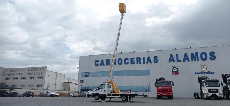 Vazdušna platforma montirana na kamion Iveco: slika 14