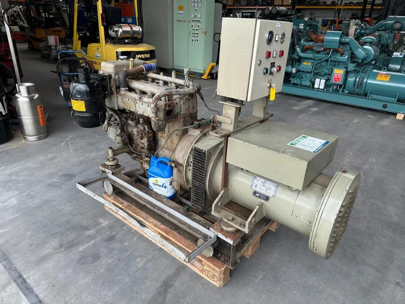 Set generatora MWM D 226-4 AvK 35 kVA Marine generatorset: slika 10