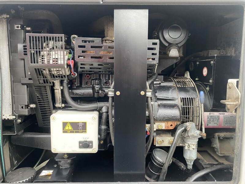 Set generatora SDMO R16 Mitsubishi Leroy Somer 16 kVA Silent Rental generatorset: slika 2