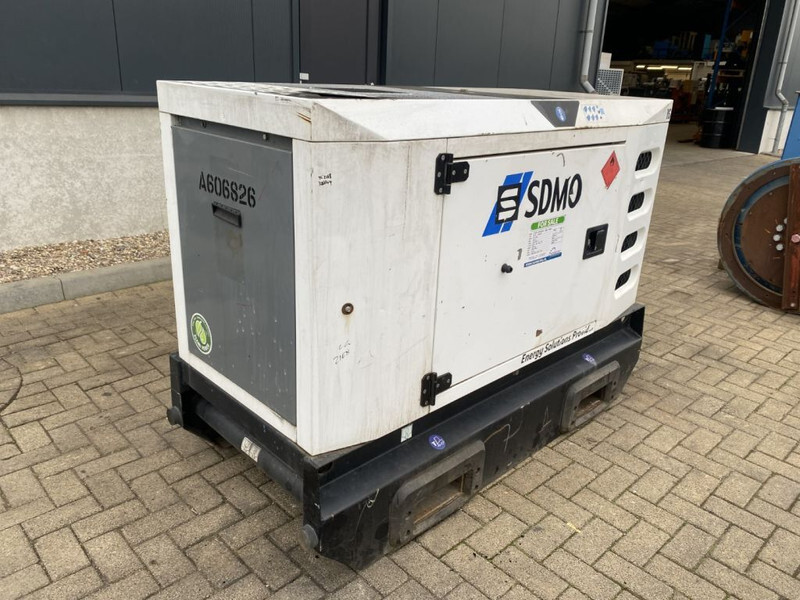 Set generatora SDMO R16 Mitsubishi Leroy Somer 16 kVA Silent Rental generatorset: slika 15