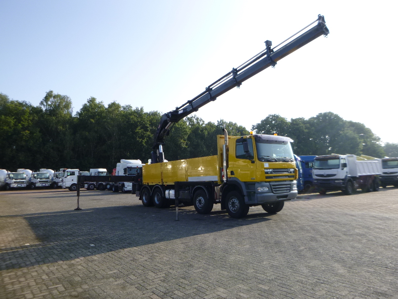 Kamion sa tovarnim sandukom, Kamion sa dizalicom DAF CF 85.480 8x4 + Hiab 700 EP-4 Hipro: slika 2