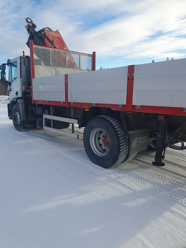 Kamion sa tovarnim sandukom, Kamion sa dizalicom IVECO Eurocargo 180E28 Flatbed + crane Fassi F235AXP.26 + RC: slika 20