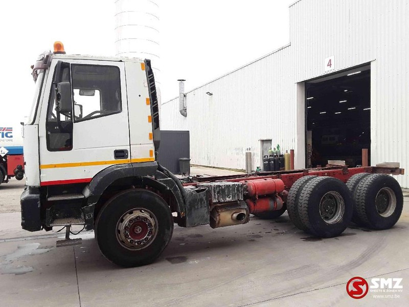 Kamion sa golom šasijom i zatvorenom kabinom Iveco Eurotrakker 260.34 6x4 manual pump!: slika 6