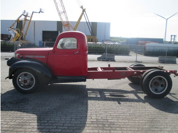 Chevrolet 1941 STK - Kamion sa golom šasijom i zatvorenom kabinom