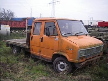 Fiat DUCATO 18 DIESEL - Kamion sa golom šasijom i zatvorenom kabinom