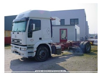 Iveco 260E 27 4X2 long chassis - Kamion sa golom šasijom i zatvorenom kabinom