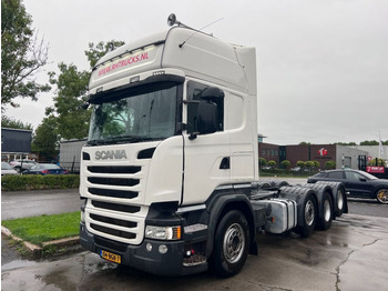 Scania R490 8X2 EURO 6 RETARDER NAVI APK  - Kamion sa golom šasijom i zatvorenom kabinom