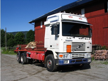 VOLVO f10 - Kamion sa golom šasijom i zatvorenom kabinom