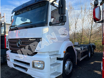 Kamion za prevoz kontejnera/ kamion sa promenjivim sandukom Mercedes-Benz AXOR 2533