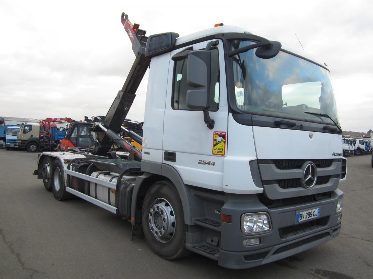 Kamion sa hidrauličnom kukom Mercedes Actros 2544: slika 3