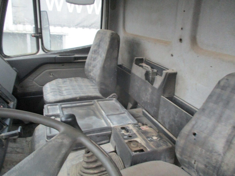 Kamion sa golom šasijom i zatvorenom kabinom Mercedes-Benz 2426 , V8 , 6x4 , Manual , Spring Suspension: slika 10