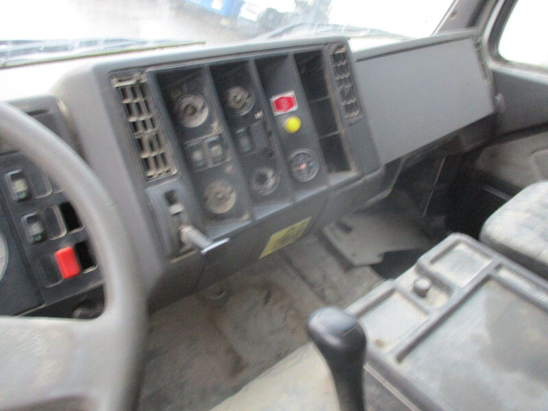 Kamion sa golom šasijom i zatvorenom kabinom Mercedes-Benz 2426 , V8 , 6x4 , Manual , Spring Suspension: slika 9