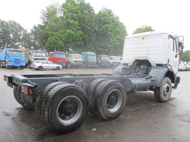 Kamion sa golom šasijom i zatvorenom kabinom Mercedes-Benz 2426 , V8 , 6x4 , Manual , Spring Suspension: slika 3