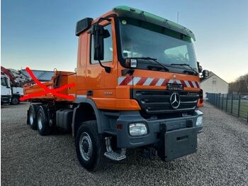 Kamion sa golom šasijom i zatvorenom kabinom Mercedes-Benz Actros  3341 6x6 Fahrgestell  - Winterdienst: slika 1