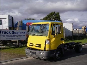 Kamion sa golom šasijom i zatvorenom kabinom Nissan ATLEON TK 0121: slika 1