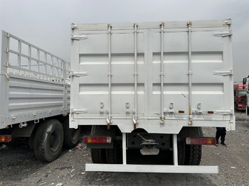 Kamion za prevoz stoke za prevoz životinja SINOTRUK HOWO 371: slika 5