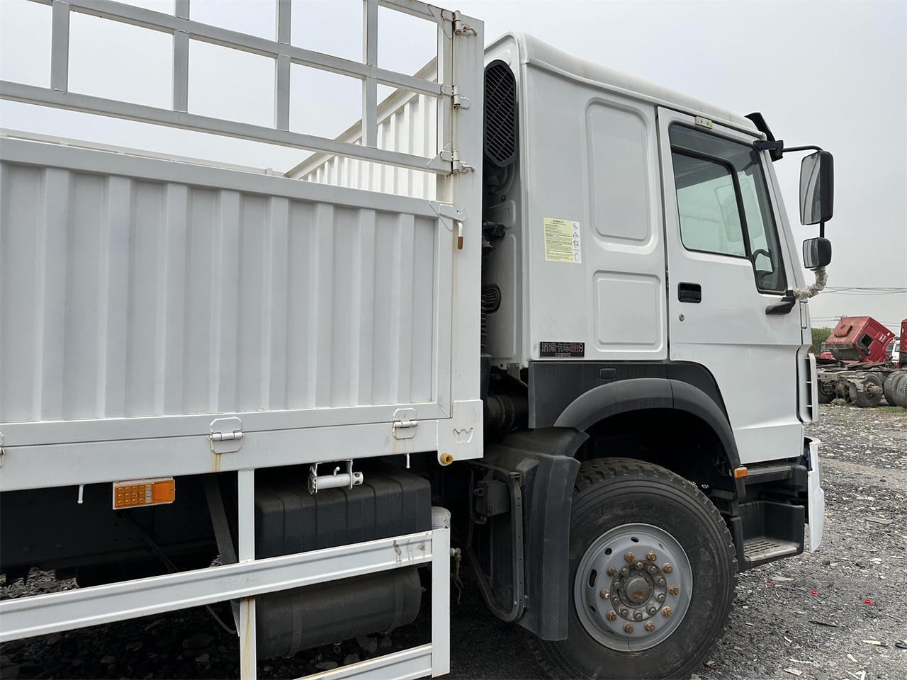 Kamion za prevoz stoke za prevoz životinja SINOTRUK HOWO 371: slika 8