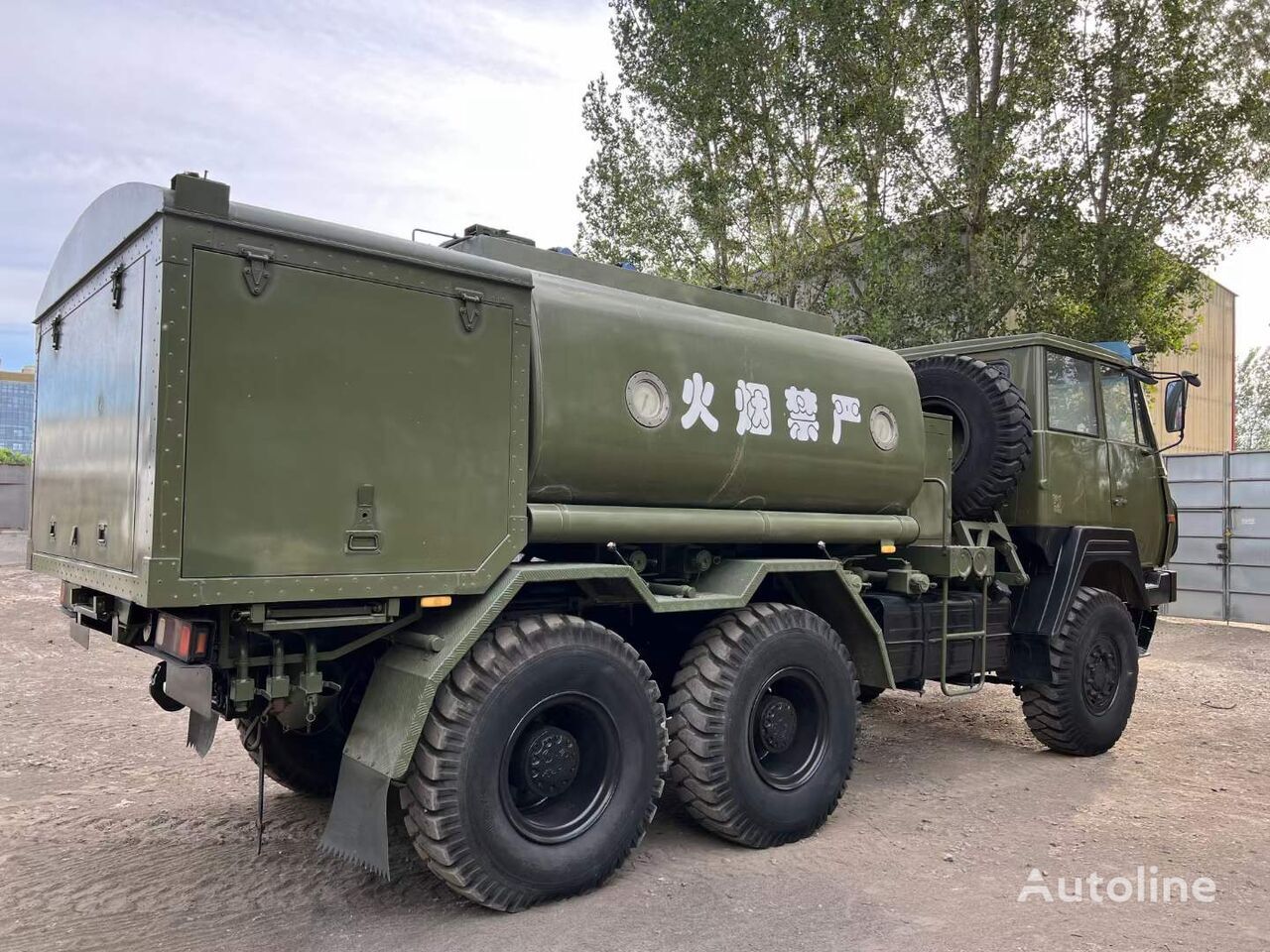 Kamion cisterna za prevoz goriva SX2190M fuel tank truck 6x6 all drive all terrain: slika 3
