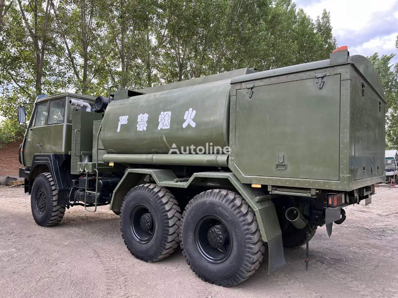 Kamion cisterna za prevoz goriva SX2190M fuel tank truck 6x6 all drive all terrain: slika 4