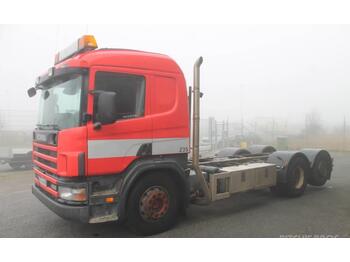 Kamion sa golom šasijom i zatvorenom kabinom Scania P124 420 GB 6X2*4 NB +Hydraulik: slika 1