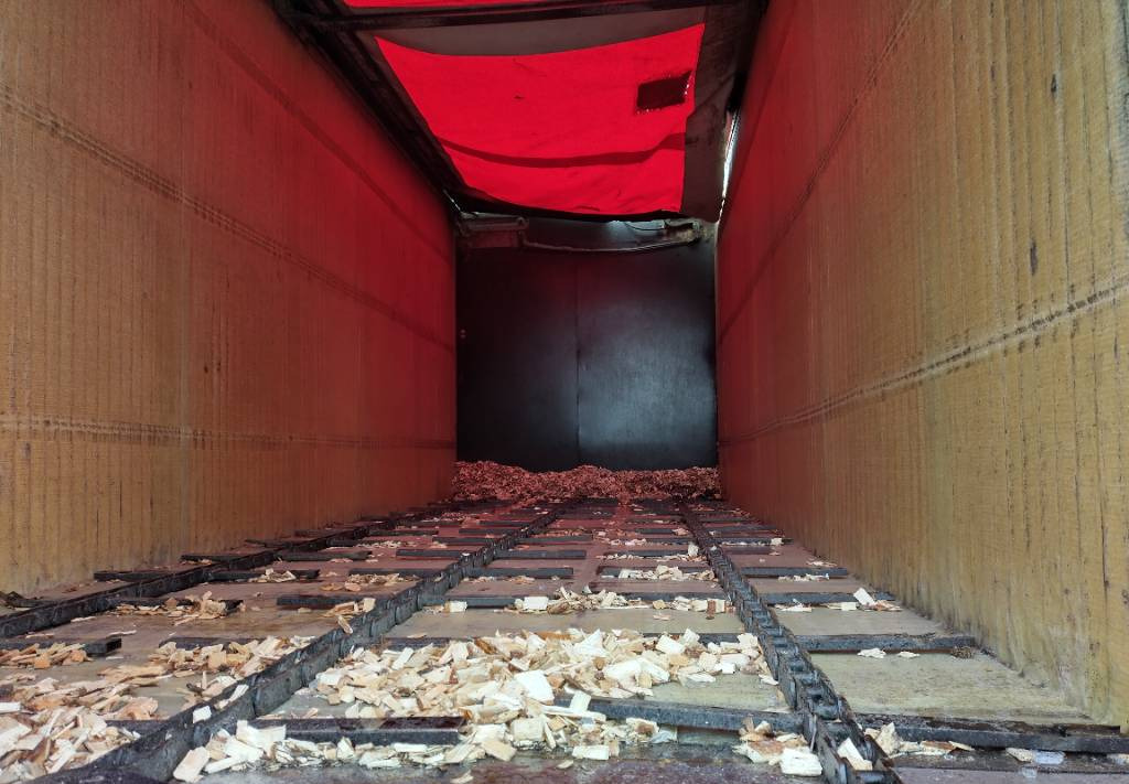Kamion sa zatvorenim sandukom Scania R560 6x2 kome ketjupurkukori: slika 8