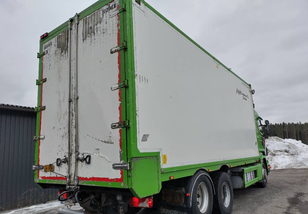 Kamion sa zatvorenim sandukom Scania R560 6x2 kome ketjupurkukori: slika 3
