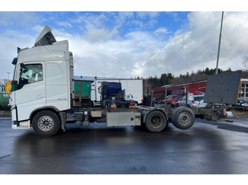 Kamion sa golom šasijom i zatvorenom kabinom Volvo FH13 540 6x2: slika 3