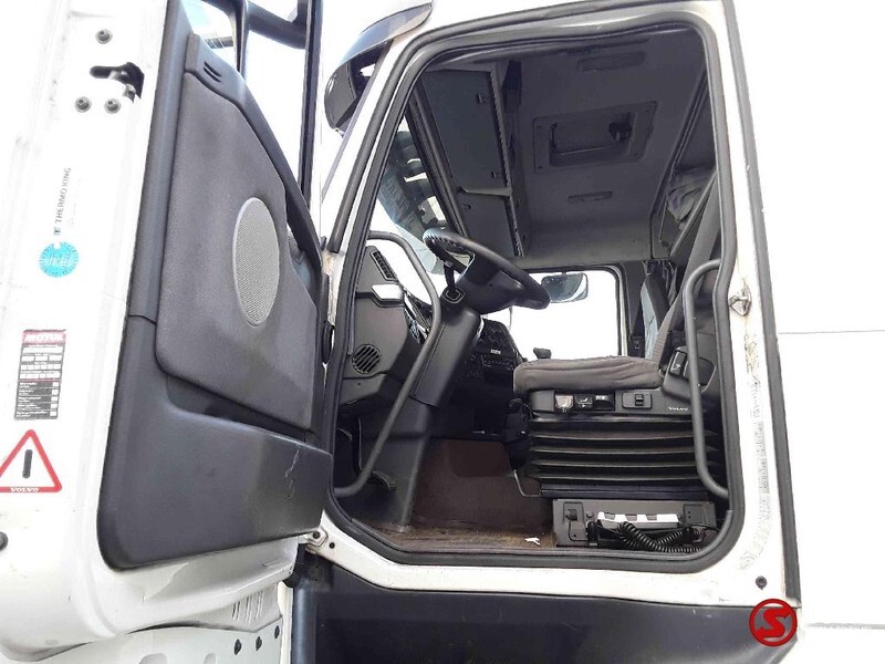 Kamion sa golom šasijom i zatvorenom kabinom Volvo FH 12 460 manual: slika 8