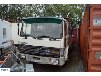 Kamion sa tovarnim sandukom Volvo FL611: slika 1