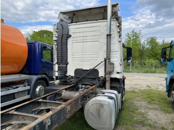 Kamion sa golom šasijom i zatvorenom kabinom volvo FM9: slika 1