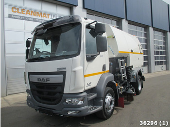 DAF FA LF 220 Johnston VT 651 links en rechts vegend - Autočistilica