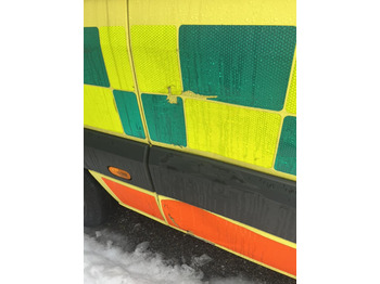 MERCEDES-BENZ Sprinter 319 3.0 ambulance / Krankenwagen - Vozilo hitne pomoći: slika 4