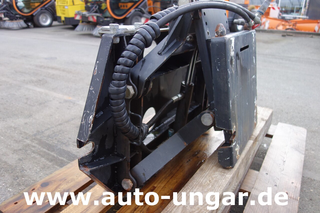 Komunalni traktor Unimog Multicar Frontanbau Adapterplatte Frontkraftheber Unimog-Multicar: slika 11