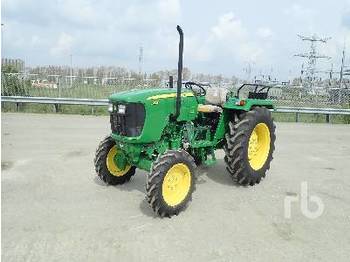 Novu Traktor JOHN DEERE 5105: slika 1