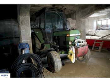 Traktor John Deere 2130: slika 1