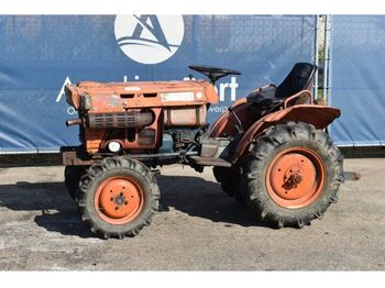 Mali traktor Kubota B7100D: slika 1