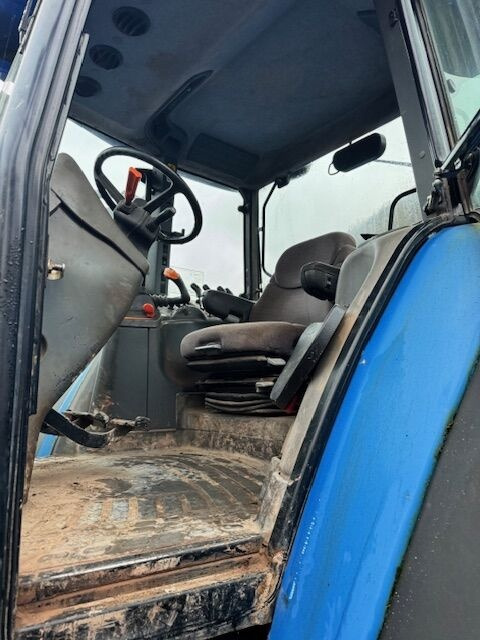 Novu Traktor New Holland TM190: slika 4