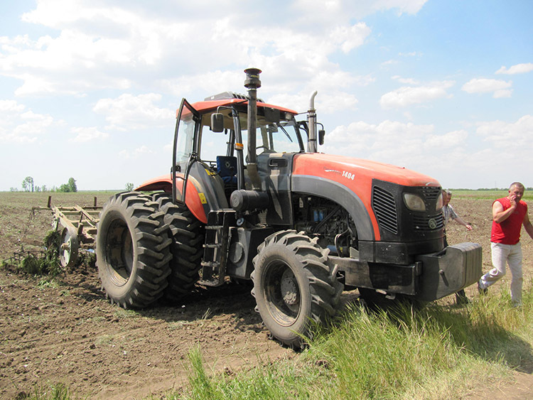 Novu Traktor XCMG Factory KAT1204 Farm Tractor 4x4 Agriculture Machinery Tractors for Sale Price: slika 6