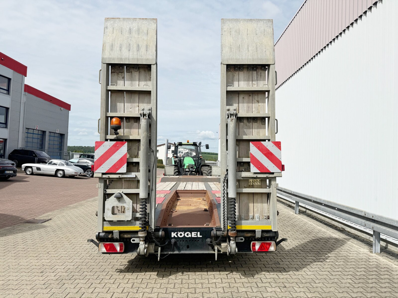 Niska prikolica za prevoz za prevoz teških mašina Kögel AT 30 AT 30, Verbr. auf 3m, Baggerstielmulde: slika 10