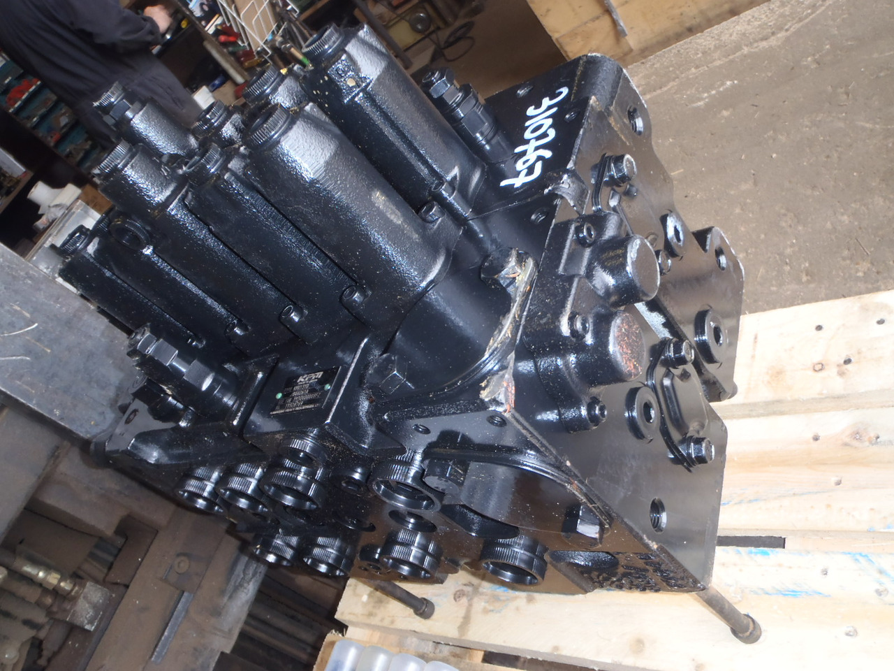 Novu Hidraulični ventil za Građevinska mašina Kawasaki KMX13YD/B44061A -: slika 4