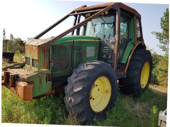 Šumarski traktor John Deere 7530: slika 1