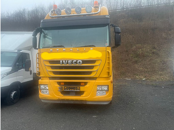 Tegljač IVECO