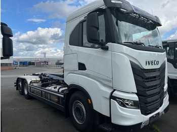 Kamion sa hidrauličnom kukom IVECO X-WAY