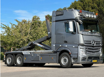 Kamion sa hidrauličnom kukom MERCEDES-BENZ Actros 2551