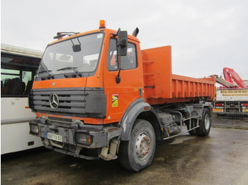 Kamion sa hidrauličnom kukom MERCEDES-BENZ SK 2024
