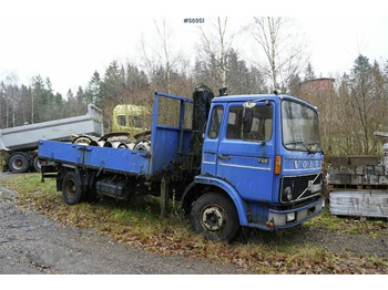 Kamion sa tovarnim sandukom VOLVO